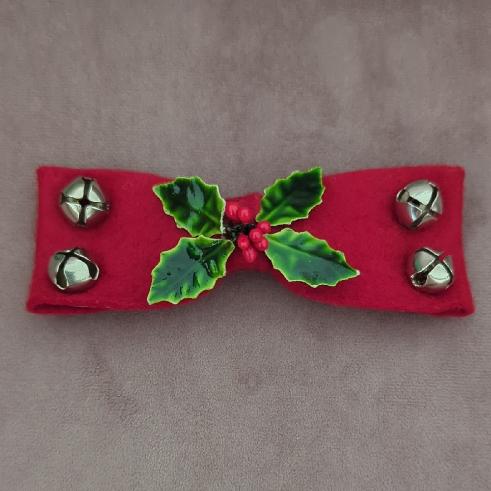 50sVTG Christmas Bowtie With Jingle Bells And Holly Decorations